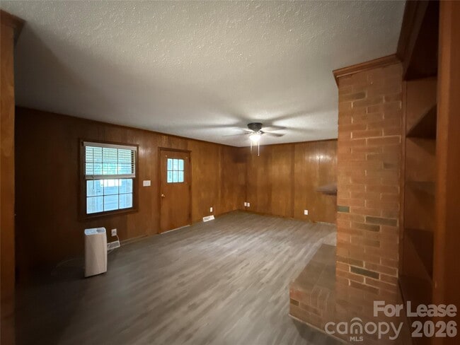 Building Photo - 112 NC-218