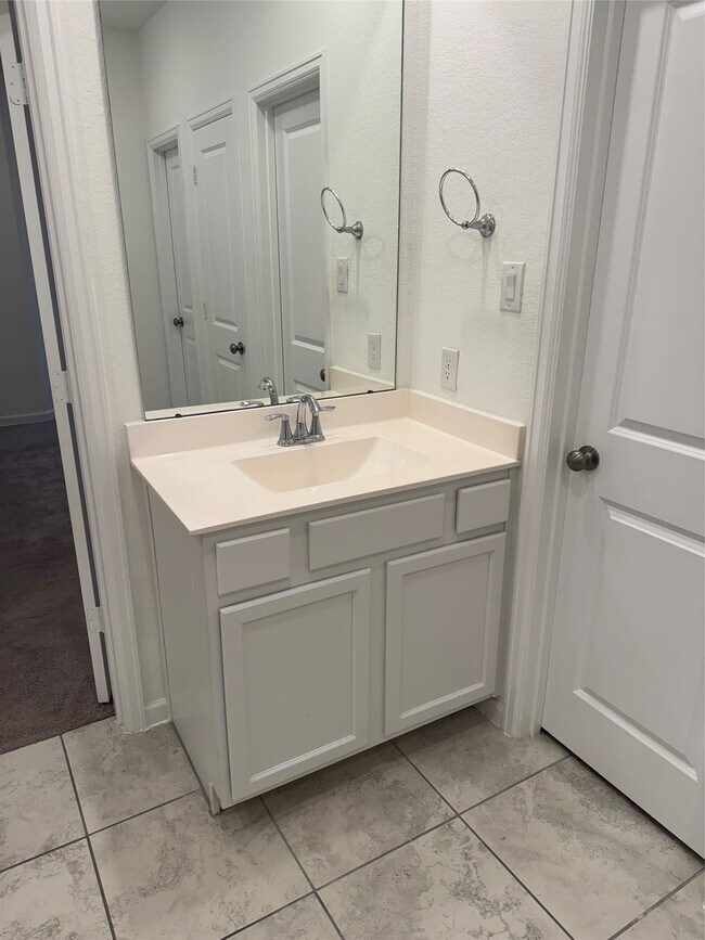 Building Photo - 2911 Cooper Hawk Ln