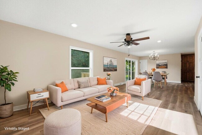 Building Photo - 1104 Falcon Dr