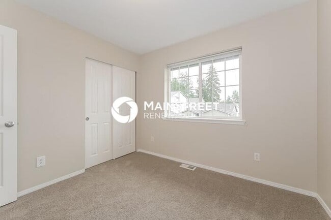 Building Photo - 3 Bedroom Pet-Friendly Home in SPANAWAY, W...