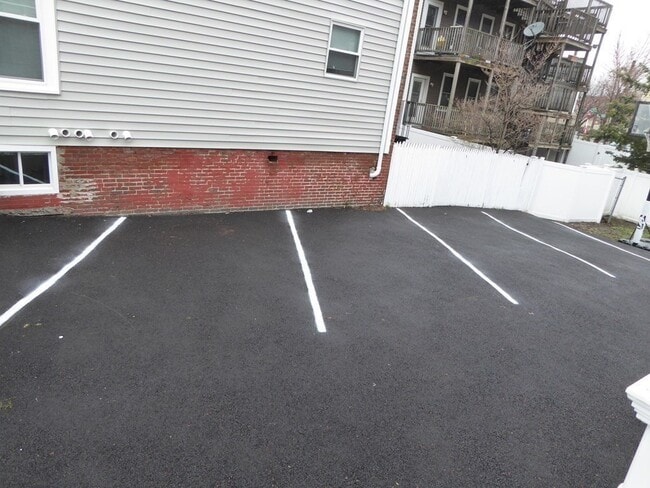 Building Photo - 56 Baxter St