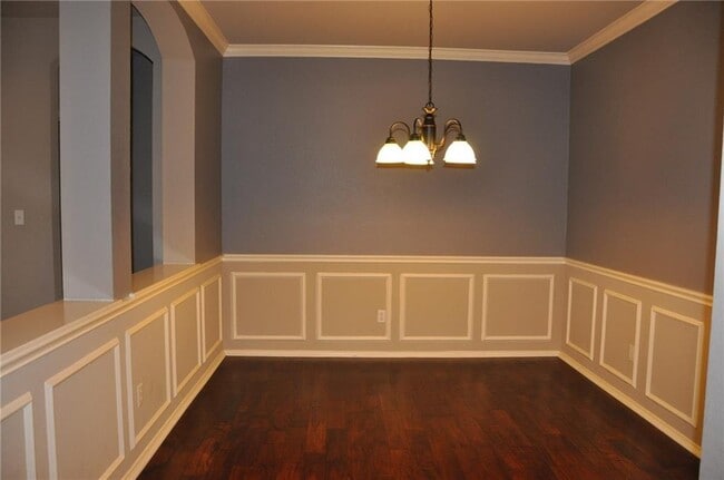 Building Photo - 507 Las Colinas Dr