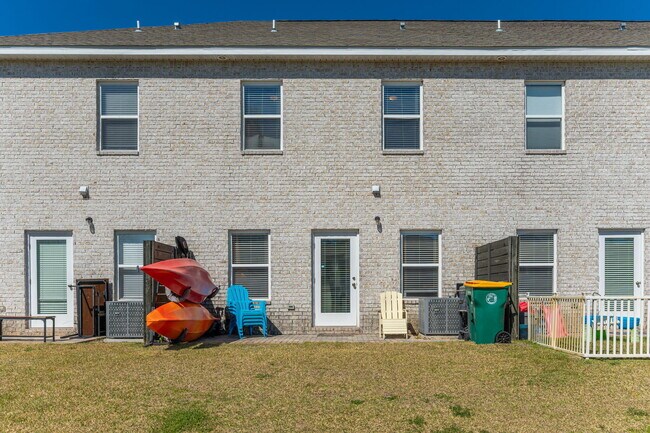 Building Photo - 1802 Stable Ln