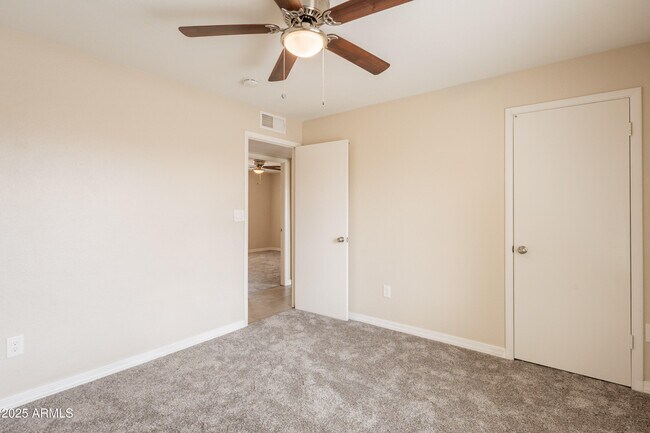 Building Photo - 3422 E Altadena Ave