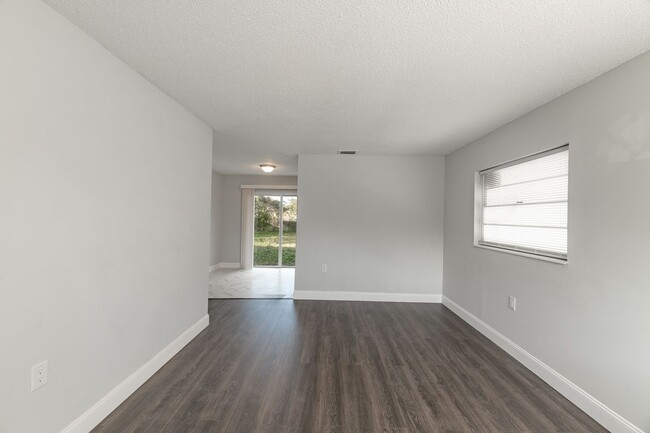 Building Photo - Now Available - 3 / 1.5 Bath In Orlando