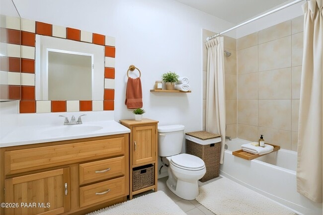 Building Photo - 354 W Delano St