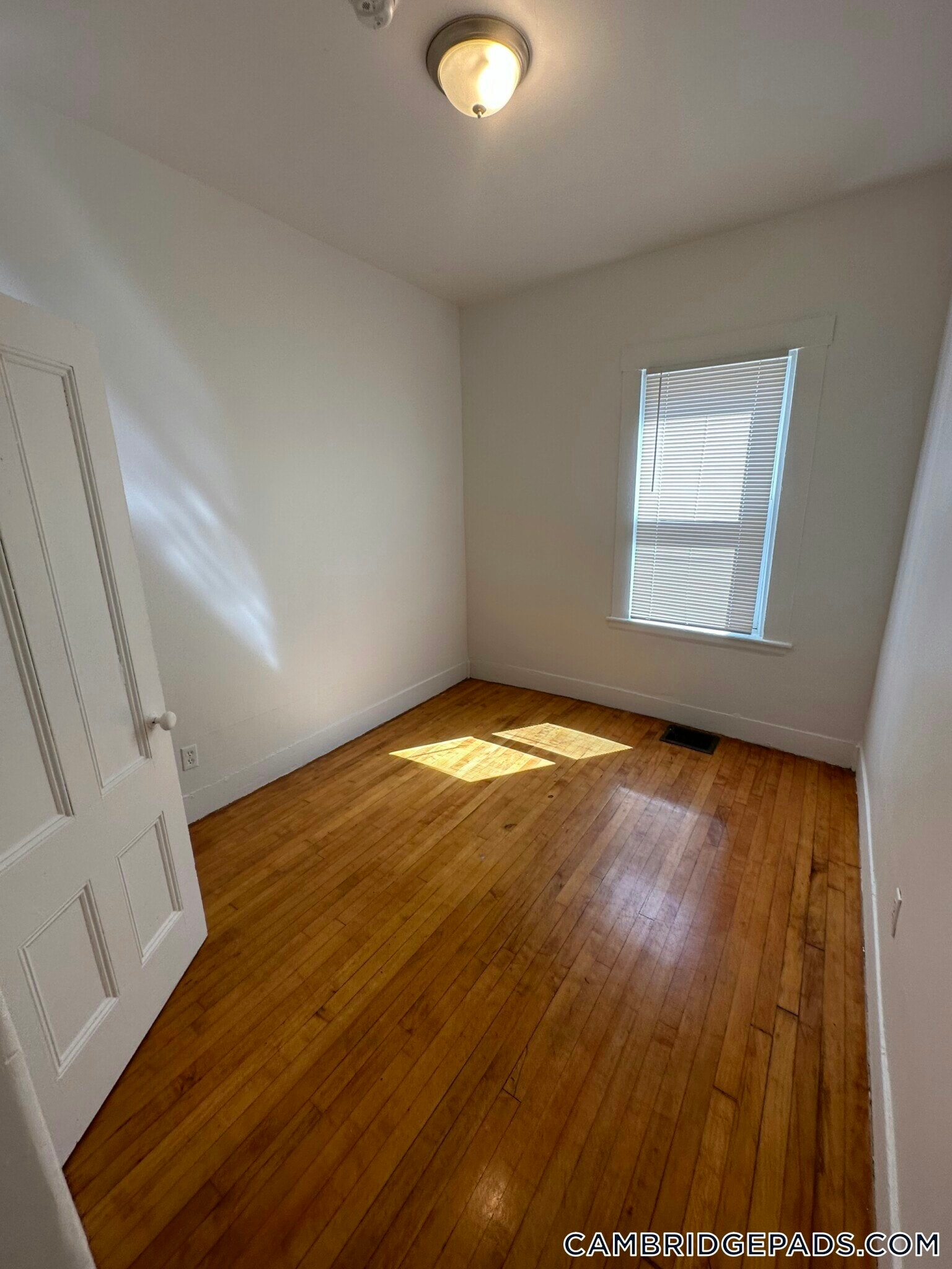 Building Photo - 148 5th St