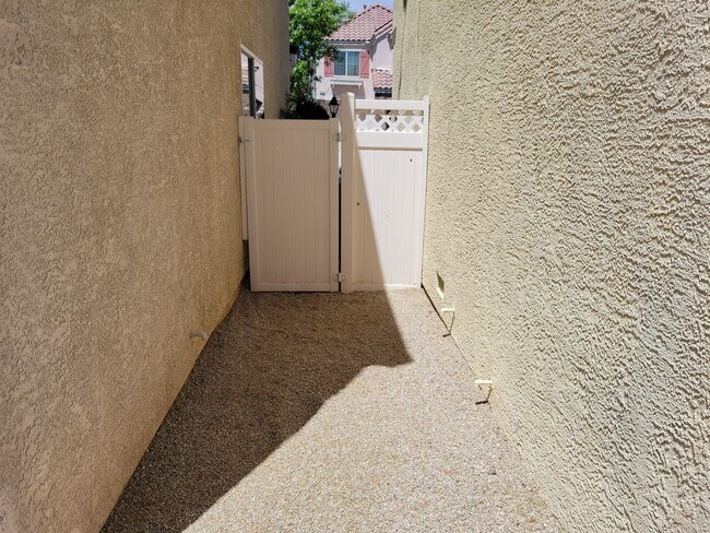 Building Photo - Beautiful SW home Annual Ridge