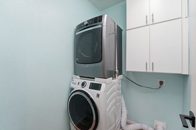 Building Photo - Beautiful 3-bedroom, 2-bathroom residence in the lively city of Mesa, Arizona!