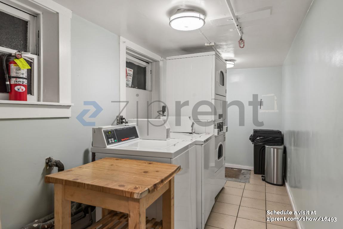 Building Photo - Unit 410