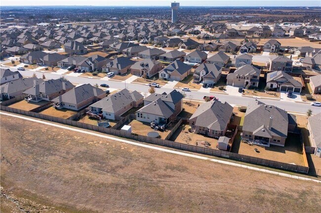 Building Photo - 6825 Leonardo Dr