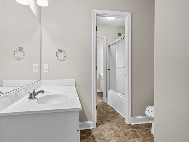 Building Photo - Newly Renovated 2BR, 2.5 BA in Greer SC