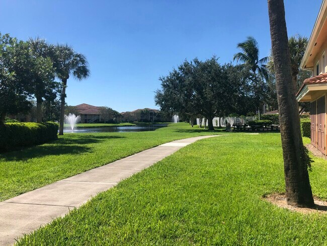Building Photo - 181 SW Palm Dr