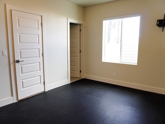 Building Photo - 2274 S 50 E