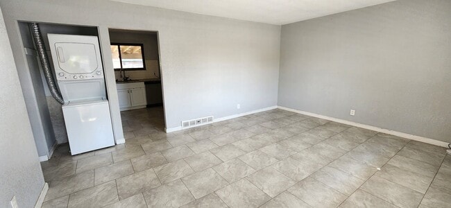Building Photo - Long Realty & Property Management - Dual K...