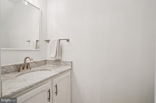 Building Photo - 1223 Michigan Ct