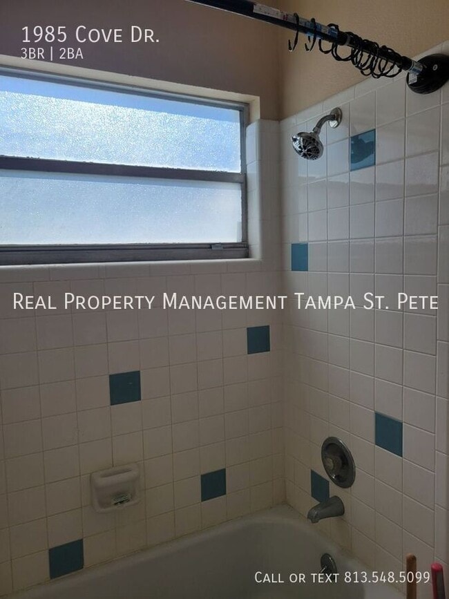 Building Photo - 1985 Cove Dr