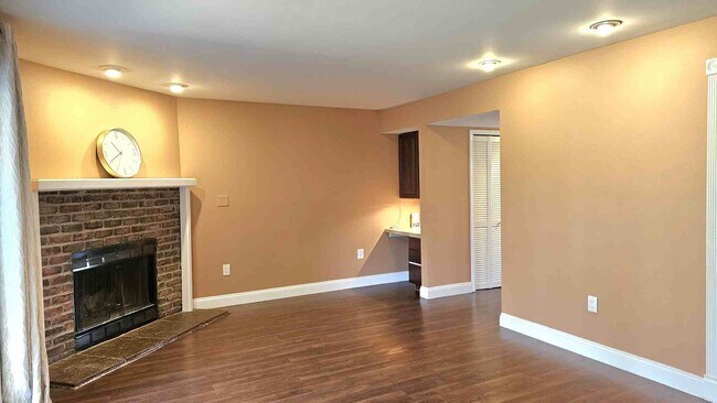 Building Photo - 37 Anderson Ct