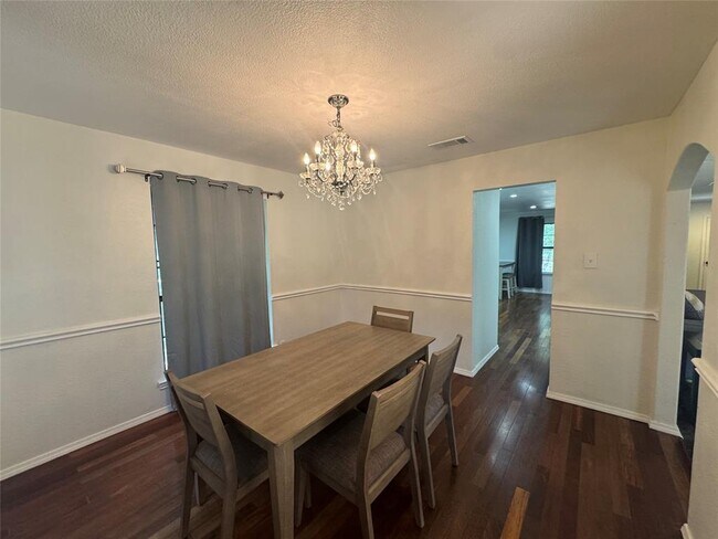 Building Photo - 1045 Hidden Hills Dr