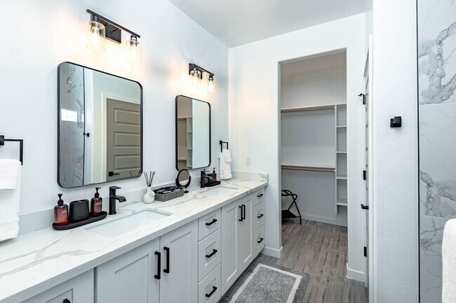 Building Photo - 3611 Breakwater Dr