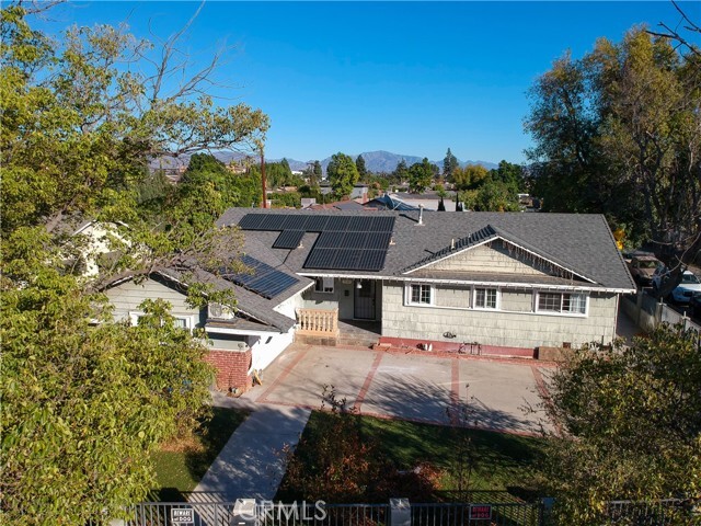 Building Photo - 9540 Cedros Ave