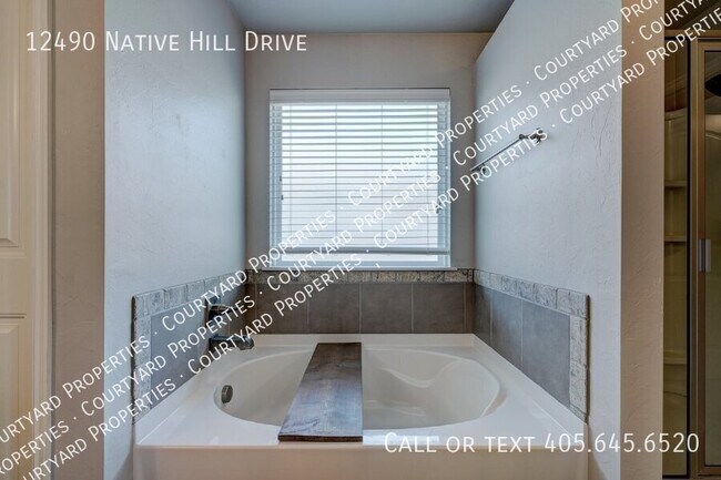Building Photo - 12490 Native Hill Dr