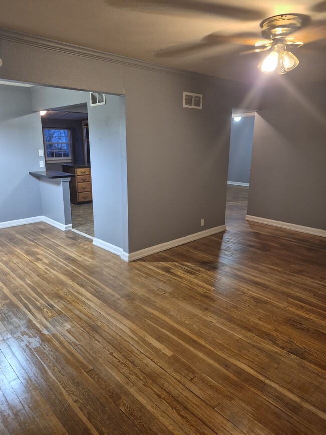 Building Photo - 1539 Comet Dr