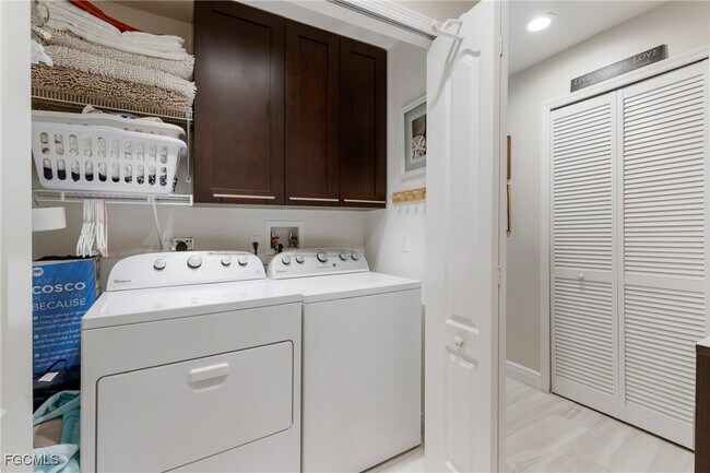 Building Photo - 11041 Gulf Reflections Drive