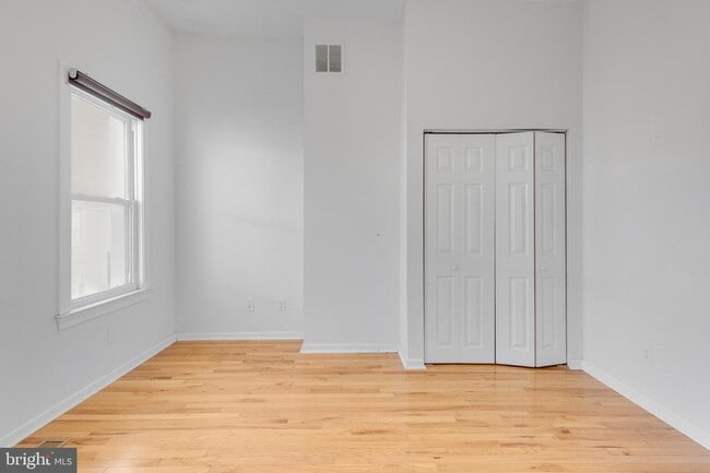 Building Photo - 1517 S LeCount St