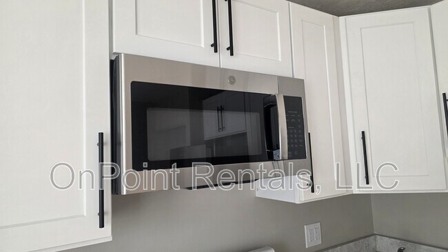 Building Photo - 14526 Russell Ave