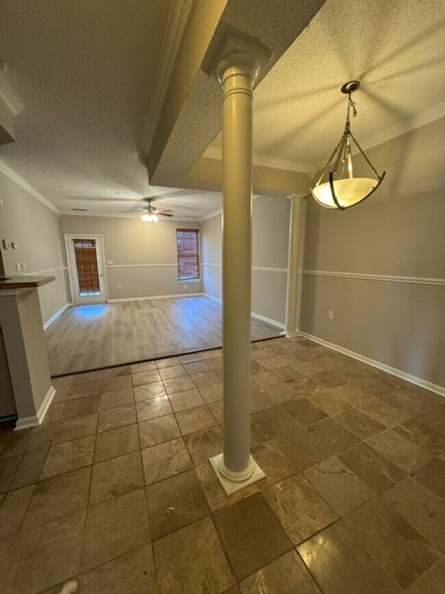 Building Photo - Condo for rent in Windsor Mill!