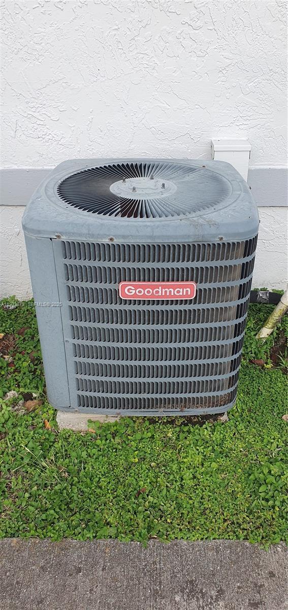 Building Photo - 6702 SW 152nd Pl