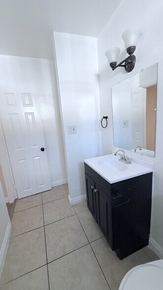 Building Photo - 810 W Duarte Rd