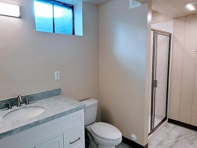 Building Photo - 1321 Lakewood Dr