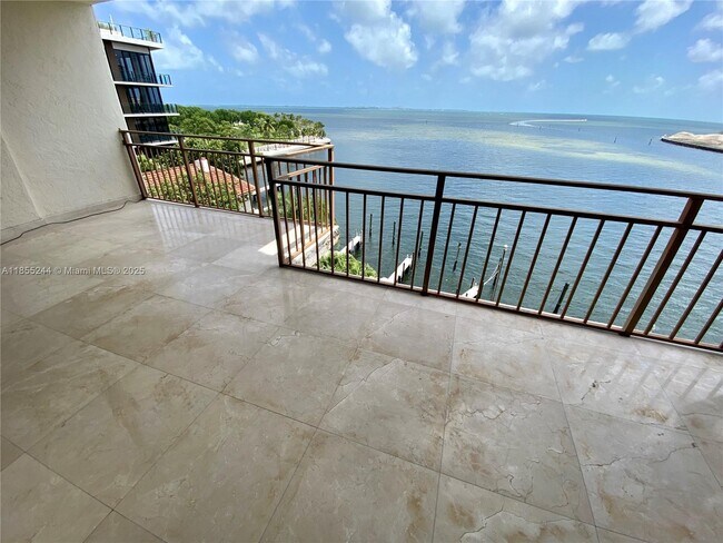 Building Photo - 1632 S Bayshore Ct