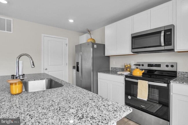 Building Photo - 3148 White Tail Dr