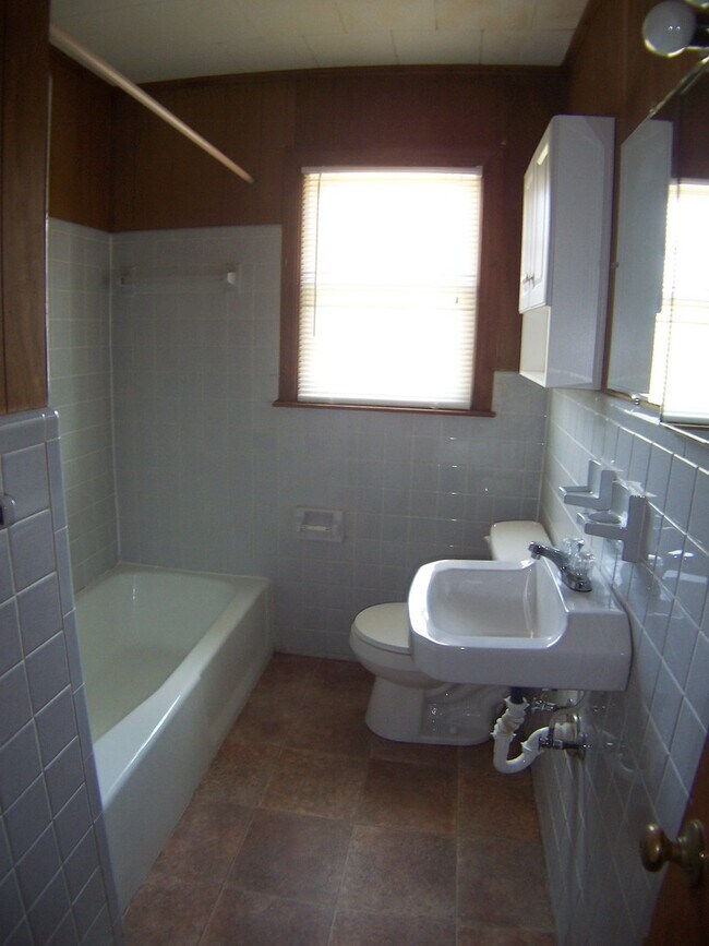 Building Photo - 2605 Guyer St