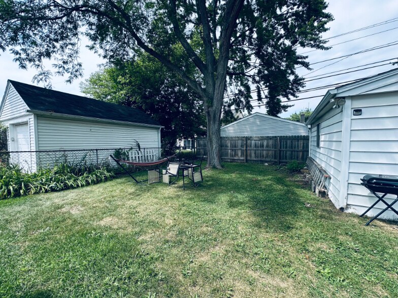 Building Photo - 122 W Houstonia Ave