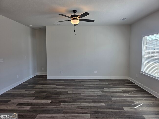 Building Photo - 123 Susan Dr