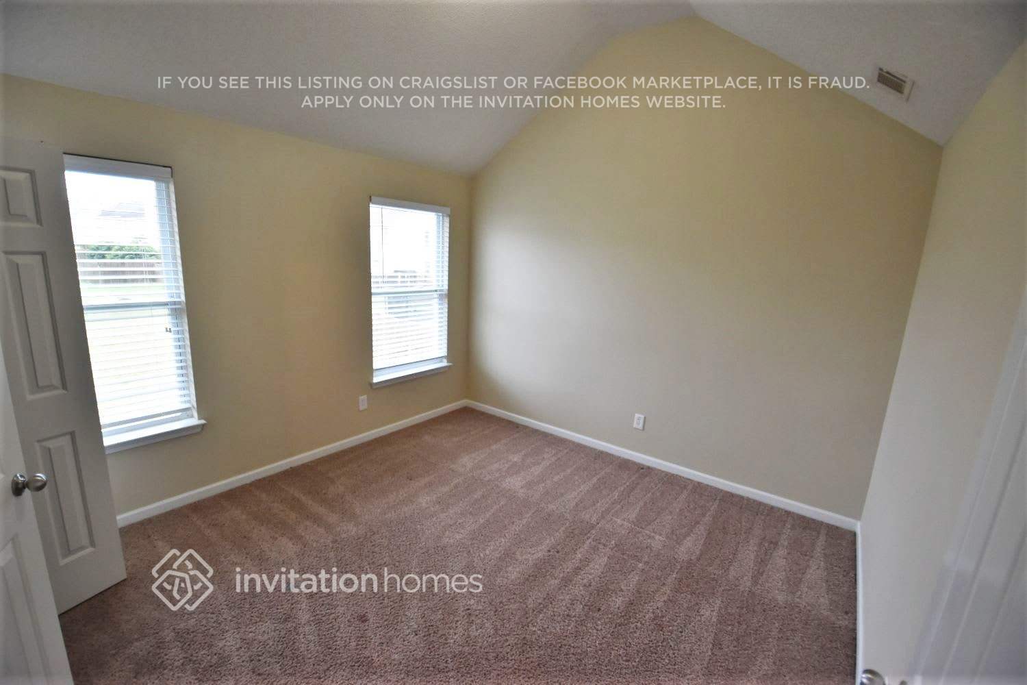 Building Photo - 3502 Rosebud Park Dr