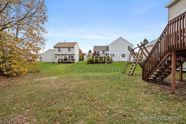 Building Photo - 5686 E Falling Leaf Dr SE