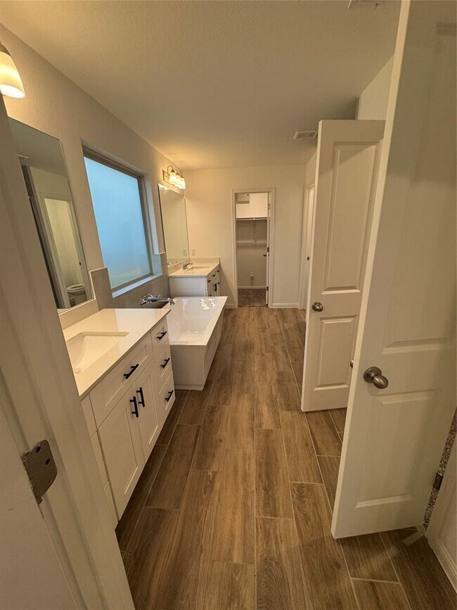 Building Photo - 113 Caterpillar Ln