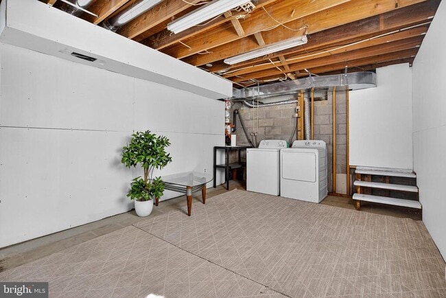 Building Photo - 426 Main St