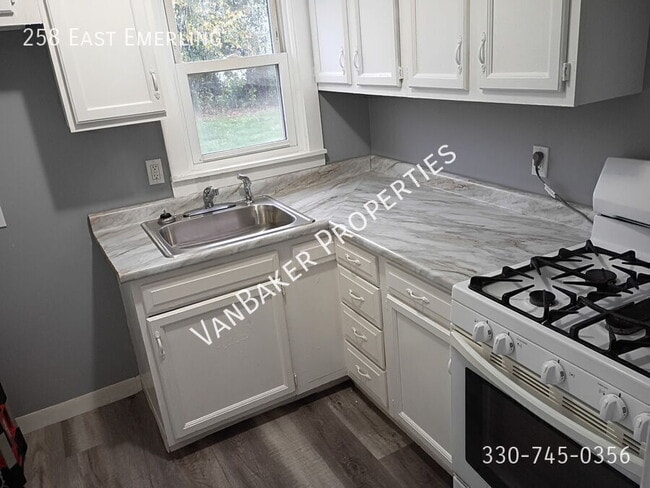 Building Photo - 258 East Emerling-