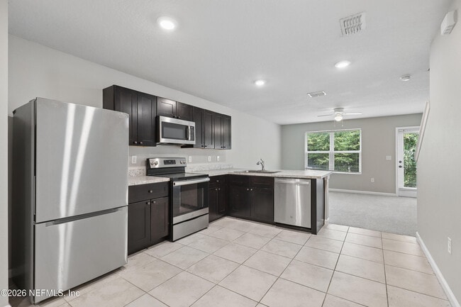 Building Photo - 5988 Creekside Crossing Dr