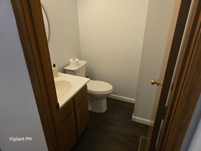 Building Photo - Amazing 3 bedroom home