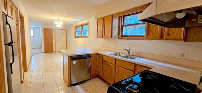 Building Photo - 2958 S Archer Ave