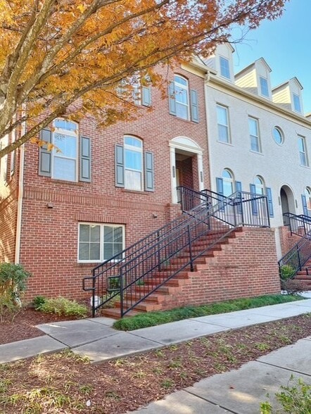 Building Photo - 6453 Chariot St