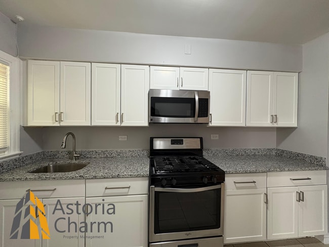 Building Photo - Warm & Welcoming 3 Bed, 2 Bath Home with C...