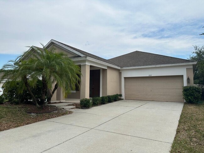 Building Photo - 2211 Pine Oaks Tr